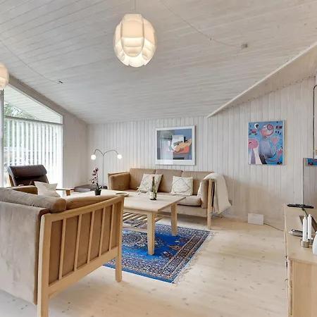 Ajten - 150m From The Sea By Interhome Feriehus *