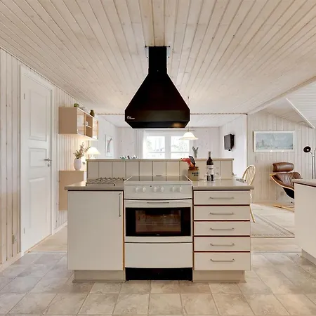 Ajten - 150m From The Sea By Interhome Feriehus *