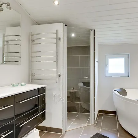 Ajten - 150m From The Sea By Interhome Feriehus